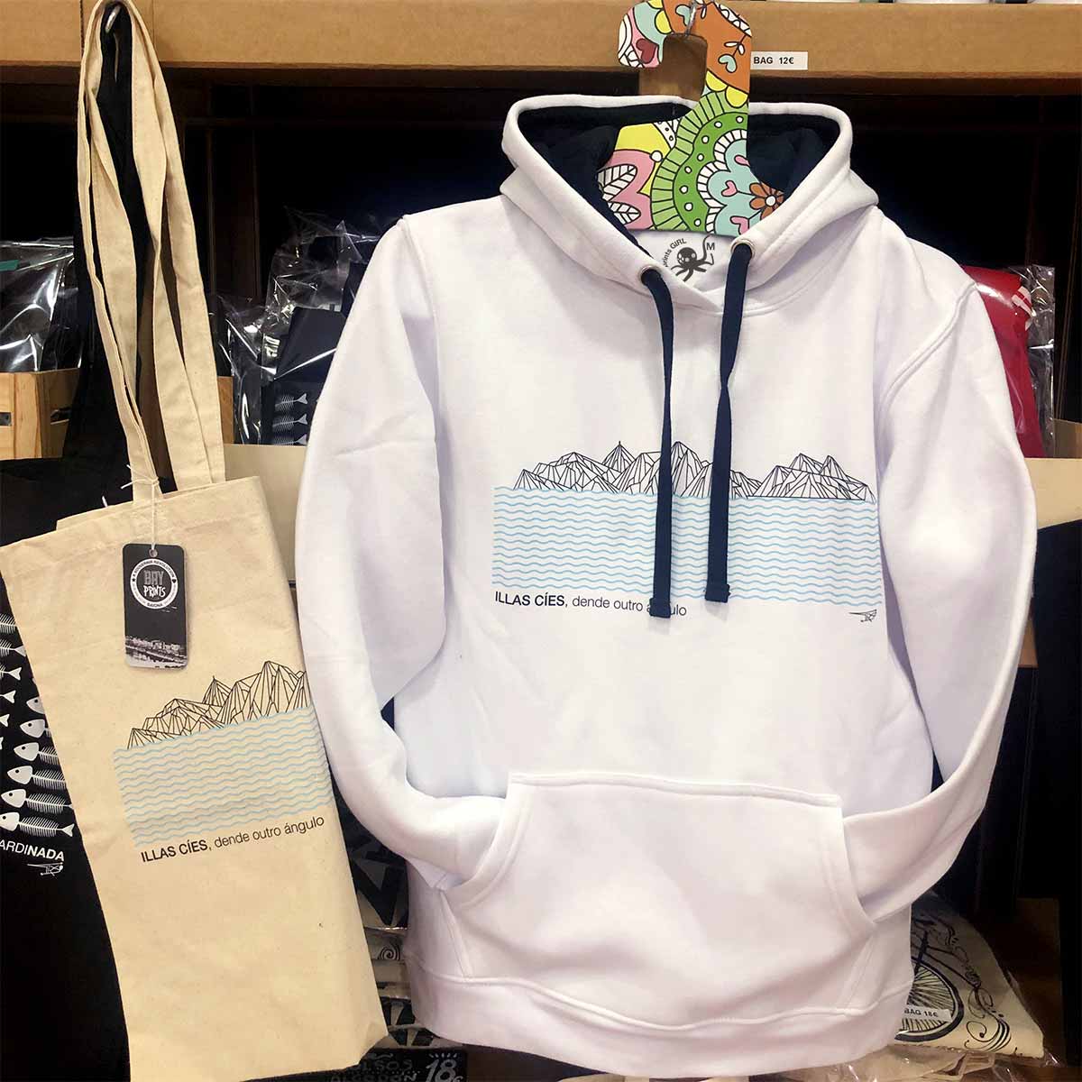 sudadera baiona hoodie baiona xrecuerdos_souvenirs_sudadera_camiseta_vacaciones_islas_cies_cies_islands_illas_cies_sudadera_sudaderas_baiona_sardinas_sardinada_yes_hai_can_baiona_tienda_souvenirs_regalo_baiona_souvenirs_creativos_originales_tote_bag_bolsa_tela_rubia_galega_sardinas_sardinada_verano_tienda_baiona_regalos_baiona_camisetas_baiona