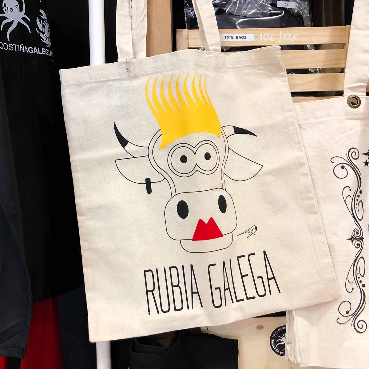 tienda_souvenirs_regalo_baiona_souvenirs_creativos_originales_tote_bag_bolsa_tela_rubia_galega_tienda_baiona_